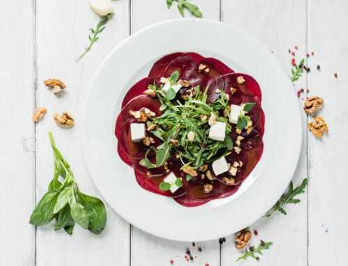 Rote-Bete-Carpaccio mit Ziegenkäse und Haselnussöl