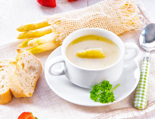 Pikante Spargelcremesuppe mit Haselnussöl